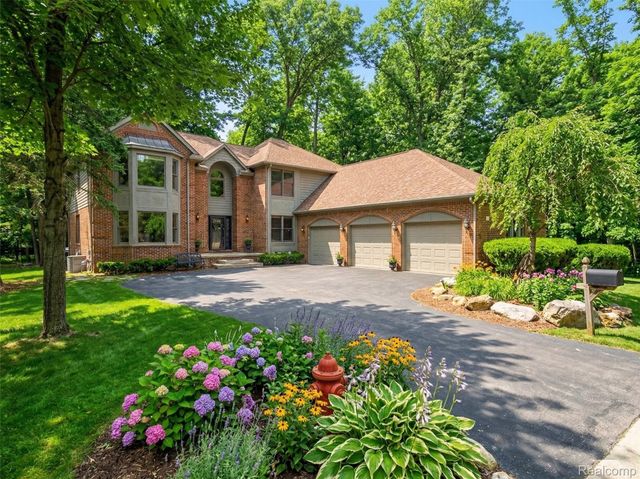 3899 S Elder Road, West Bloomfield Charter Township, MI 48324