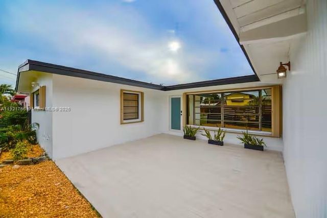 2443 Tortugas Ln, Fort Lauderdale, FL 33312