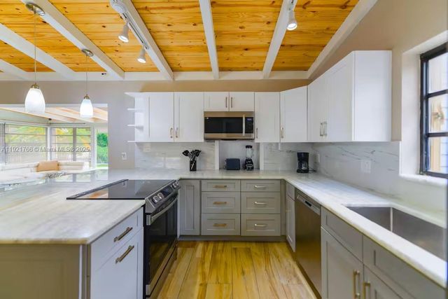 2443 Tortugas Ln, Fort Lauderdale, FL 33312