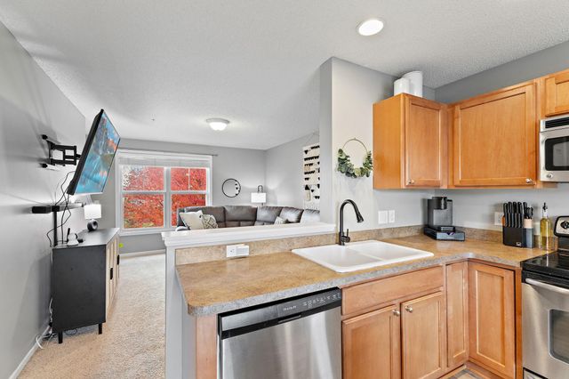 3115 Clover Ridge Drive, Chaska, MN 55318