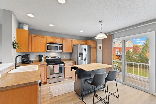 3115 Clover Ridge Drive, Chaska, MN 55318