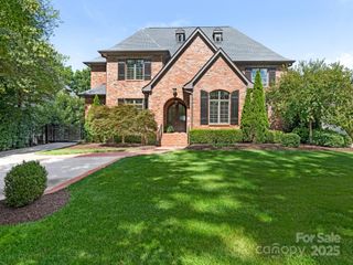 2101 Radcliffe Avenue, Charlotte, NC 28207