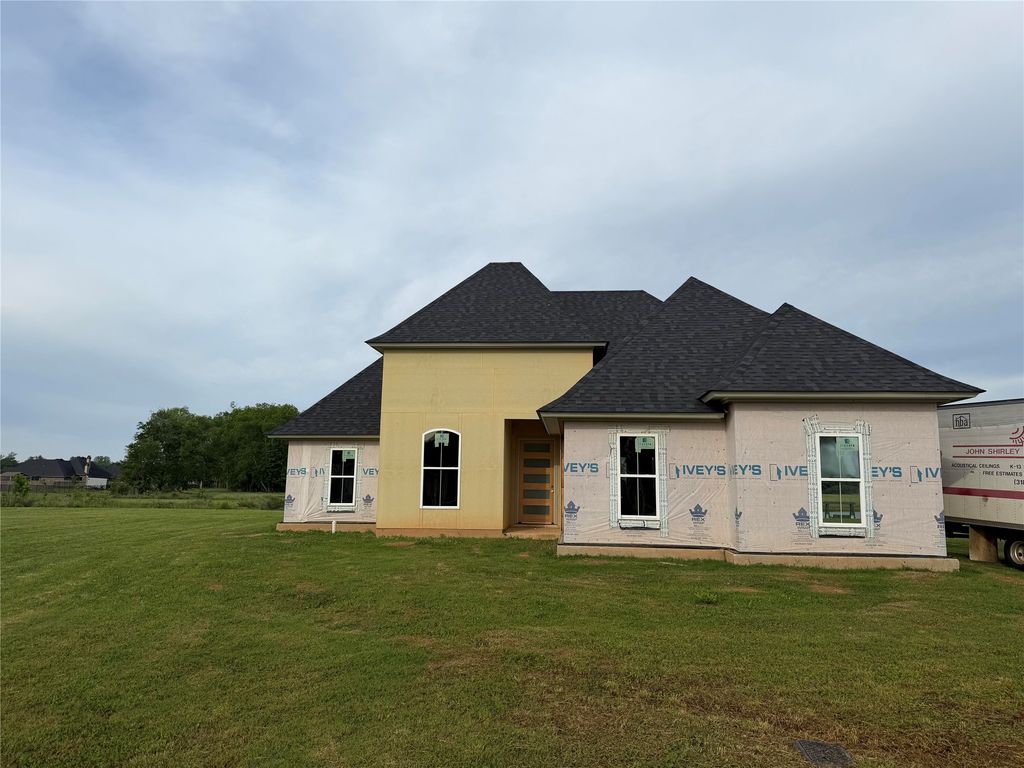 916 Chisolm Trail, Bossier City, LA 71111