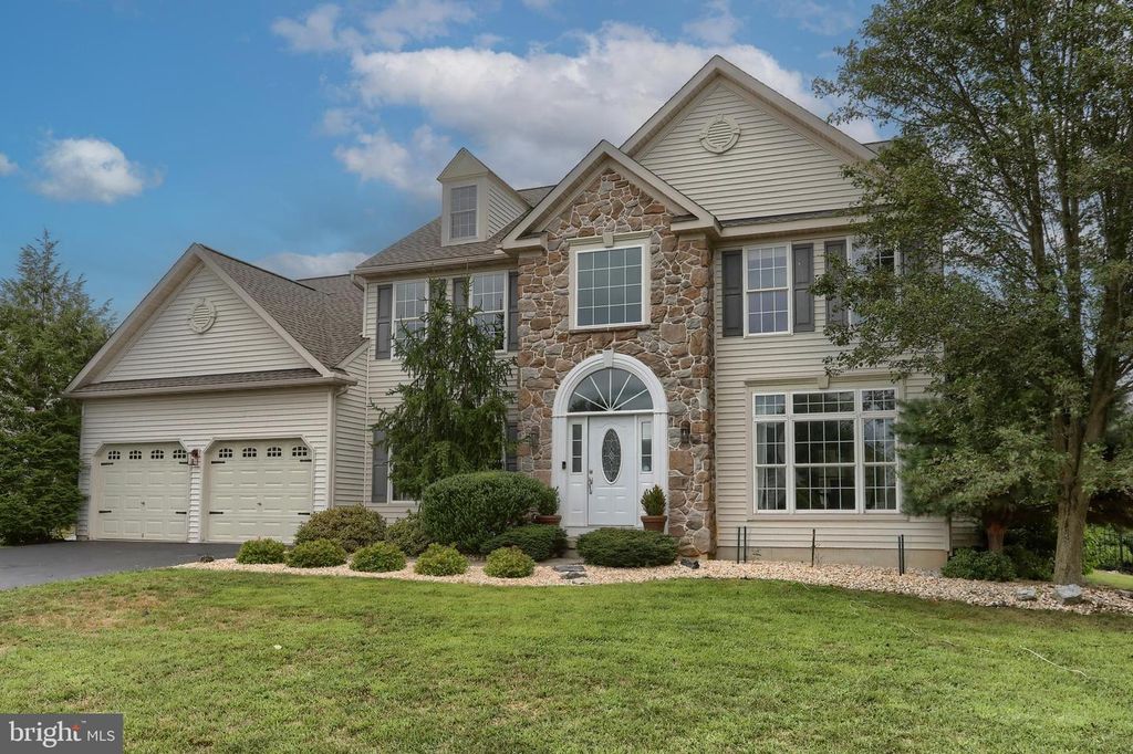 512 SWEETWATER DR, Palmyra, PA 17078