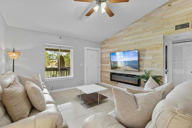 6271 Chasewood Drive G, Jupiter, FL 33458