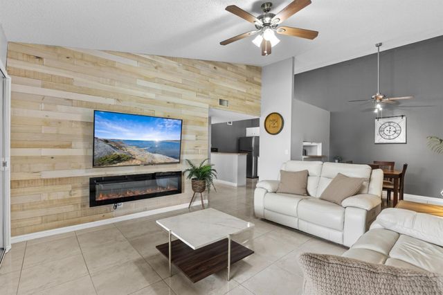 6271 Chasewood Drive G, Jupiter, FL 33458