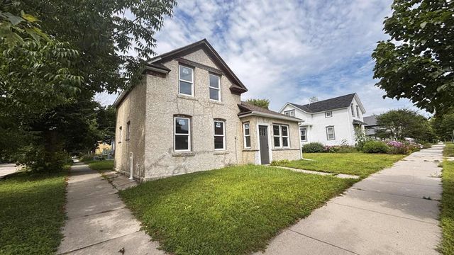 101 N Cedar Street, Chaska, MN 55318