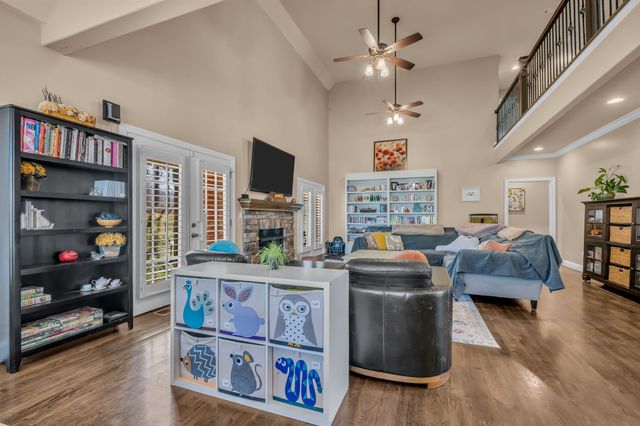 208 Scenic Dr, Dickson, TN 37055