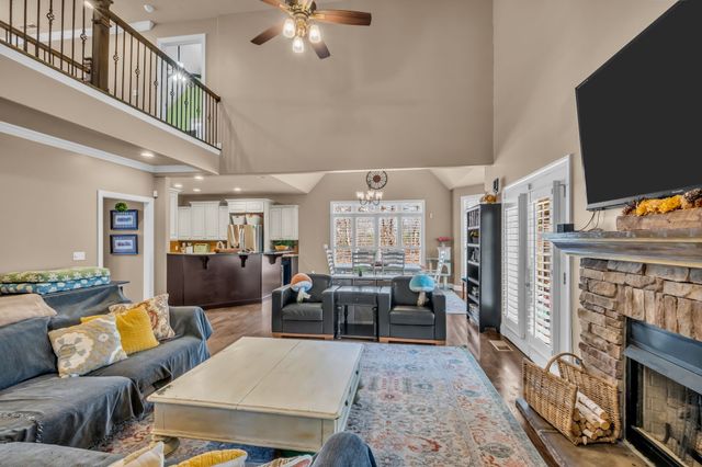 208 Scenic Dr, Dickson, TN 37055