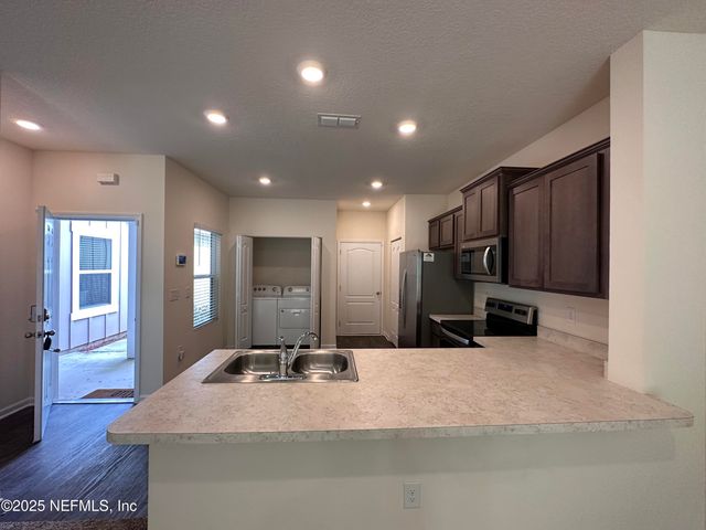 316 PISTACHIO Place, Jacksonville, FL 32216