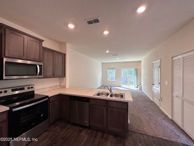 316 PISTACHIO Place, Jacksonville, FL 32216