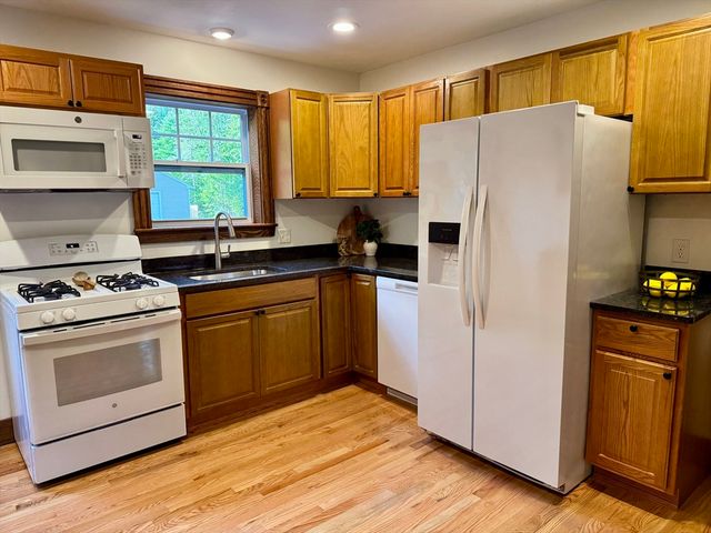 27 Popple Camp Rd, Petersham, MA 01366