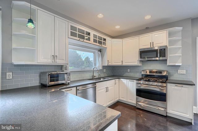 2210 LAKE AVE, Baltimore, MD 21213