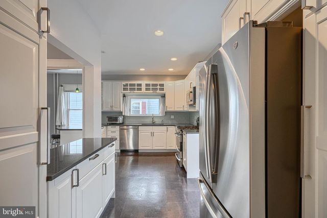 2210 LAKE AVE, Baltimore, MD 21213