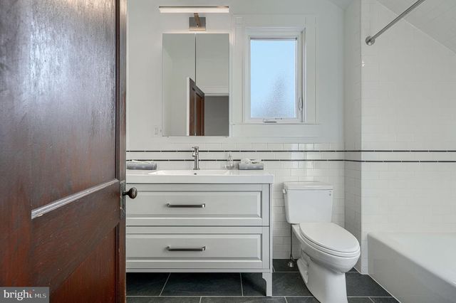 2210 LAKE AVE, Baltimore, MD 21213