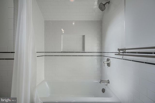 2210 LAKE AVE, Baltimore, MD 21213