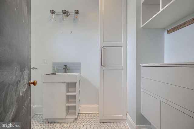 2210 LAKE AVE, Baltimore, MD 21213