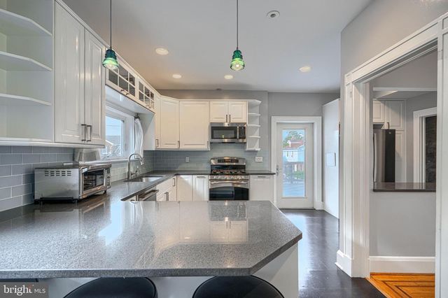 2210 LAKE AVE, Baltimore, MD 21213