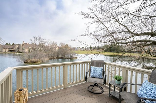 479 Newburne Pointe, Bloomfield Hills, MI 48304