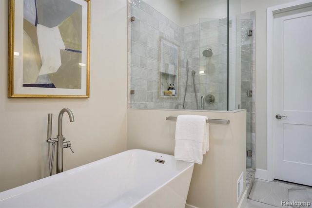 479 Newburne Pointe, Bloomfield Hills, MI 48304