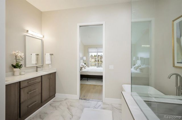 479 Newburne Pointe, Bloomfield Hills, MI 48304