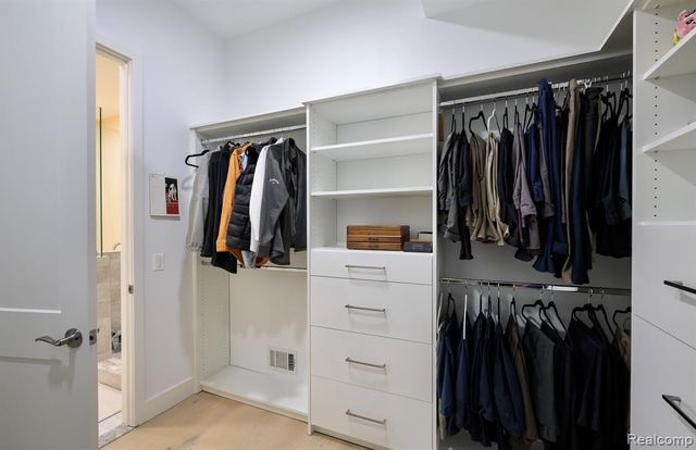 479 Newburne Pointe, Bloomfield Hills, MI 48304