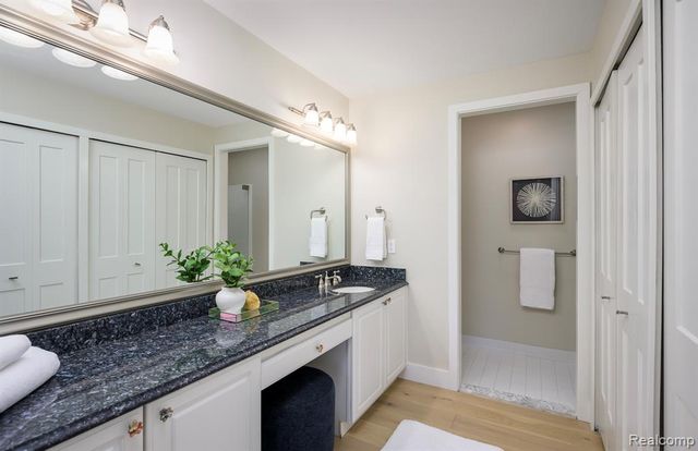 479 Newburne Pointe, Bloomfield Hills, MI 48304