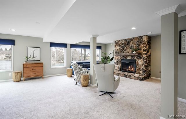 479 Newburne Pointe, Bloomfield Hills, MI 48304