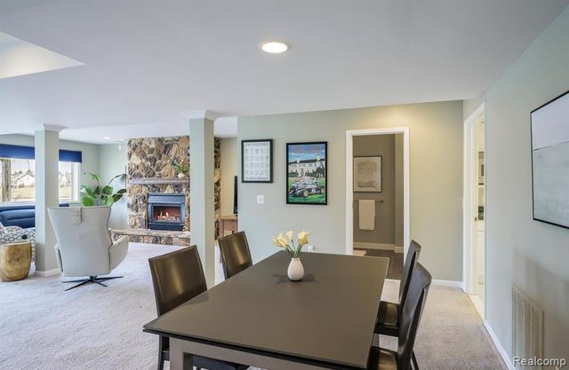 479 Newburne Pointe, Bloomfield Hills, MI 48304