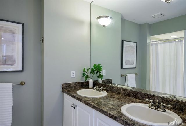 479 Newburne Pointe, Bloomfield Hills, MI 48304