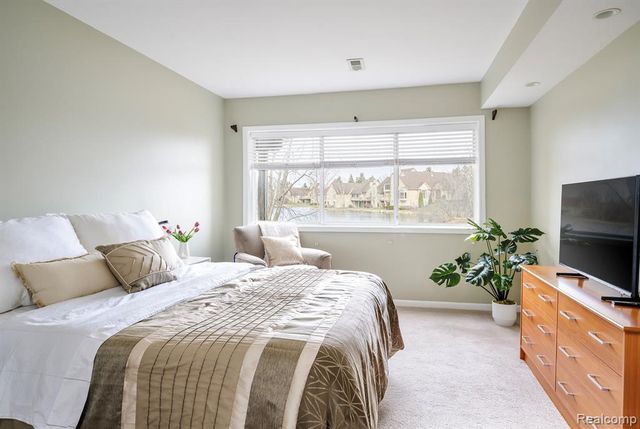 479 Newburne Pointe, Bloomfield Hills, MI 48304