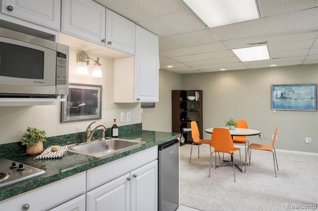 479 Newburne Pointe, Bloomfield Hills, MI 48304