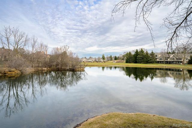 479 Newburne Pointe, Bloomfield Hills, MI 48304