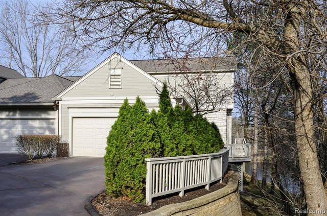 479 Newburne Pointe, Bloomfield Hills, MI 48304