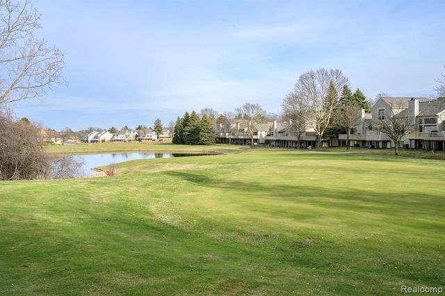 479 Newburne Pointe, Bloomfield Hills, MI 48304