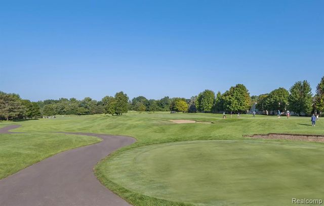479 Newburne Pointe, Bloomfield Hills, MI 48304