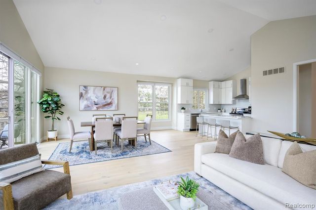 479 Newburne Pointe, Bloomfield Hills, MI 48304