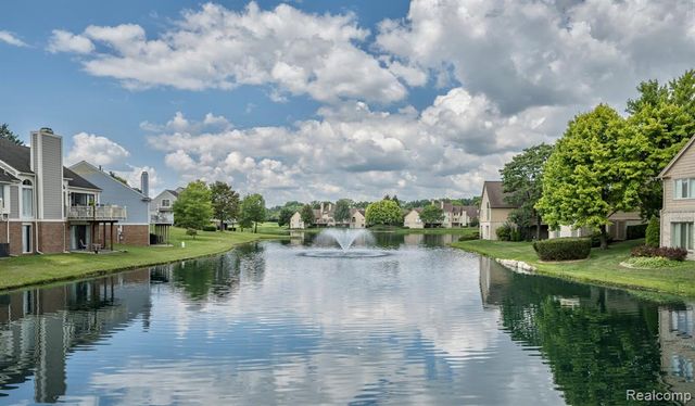479 Newburne Pointe, Bloomfield Hills, MI 48304