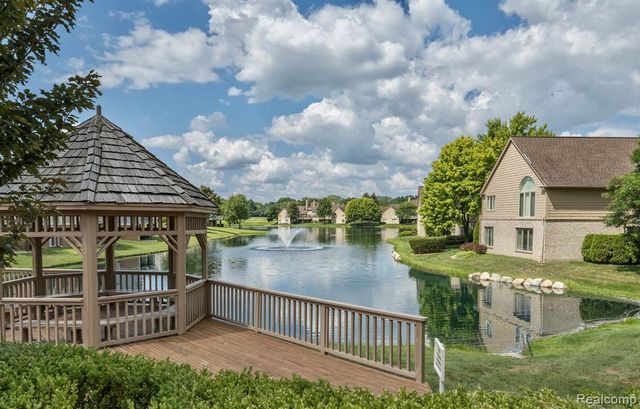 479 Newburne Pointe, Bloomfield Hills, MI 48304