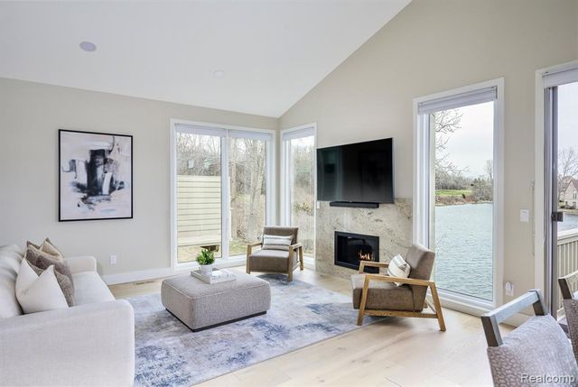 479 Newburne Pointe, Bloomfield Hills, MI 48304