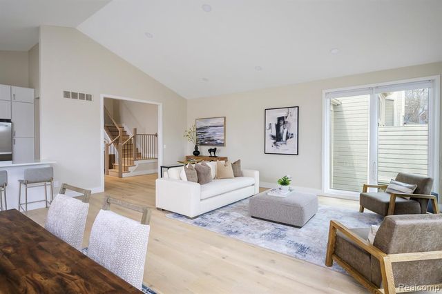 479 Newburne Pointe, Bloomfield Hills, MI 48304