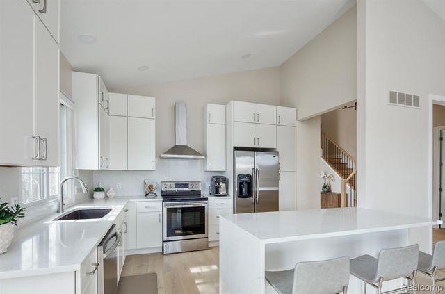 479 Newburne Pointe, Bloomfield Hills, MI 48304