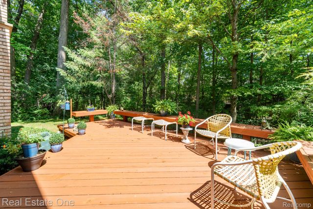 1361 Knollcrest Circle, Bloomfield Charter Township, MI 48304
