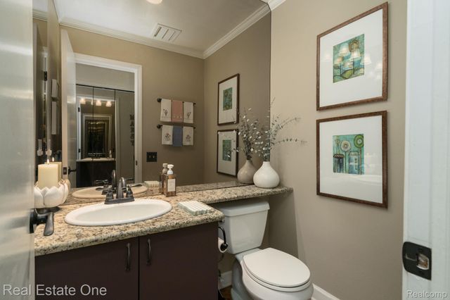 1361 Knollcrest Circle, Bloomfield Charter Township, MI 48304