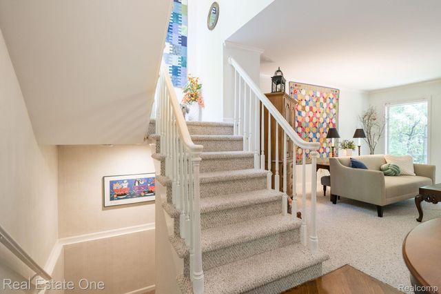1361 Knollcrest Circle, Bloomfield Charter Township, MI 48304
