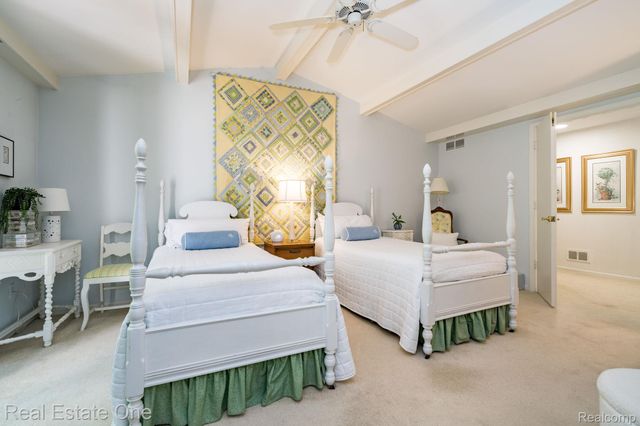 1361 Knollcrest Circle, Bloomfield Charter Township, MI 48304