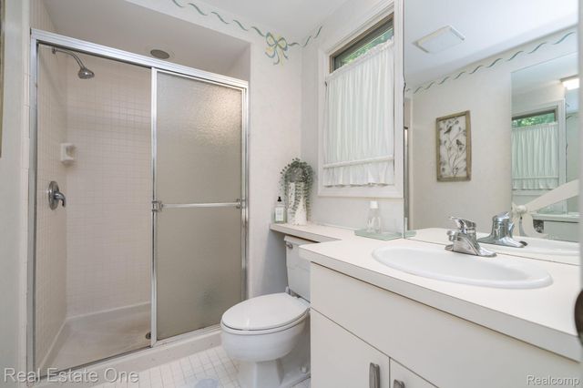 1361 Knollcrest Circle, Bloomfield Charter Township, MI 48304
