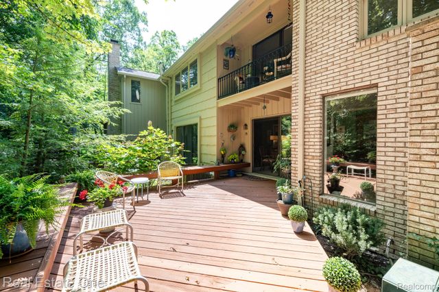 1361 Knollcrest Circle, Bloomfield Charter Township, MI 48304
