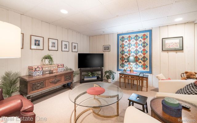 1361 Knollcrest Circle, Bloomfield Charter Township, MI 48304