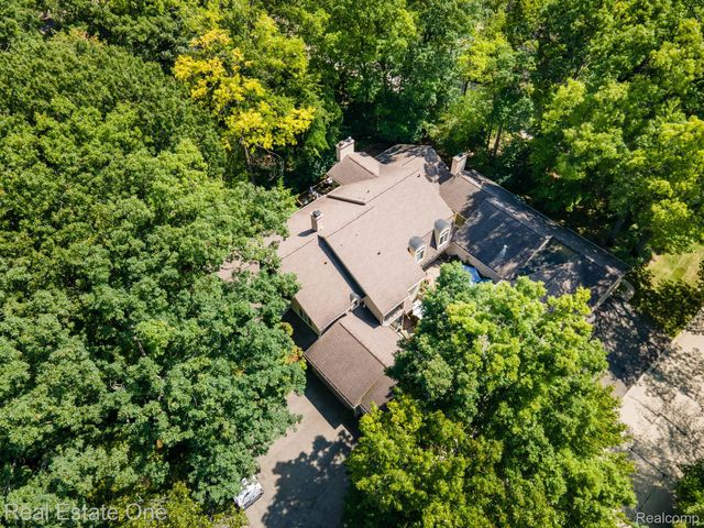 1361 Knollcrest Circle, Bloomfield Charter Township, MI 48304